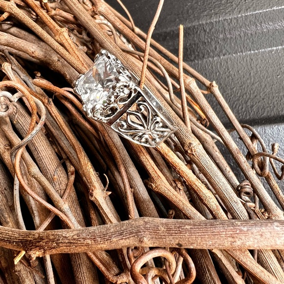 Silpada Sterling Uptown Square Cubicle Zirconia Filigree Scroll Ring R 0981 - Picture 2 of 5